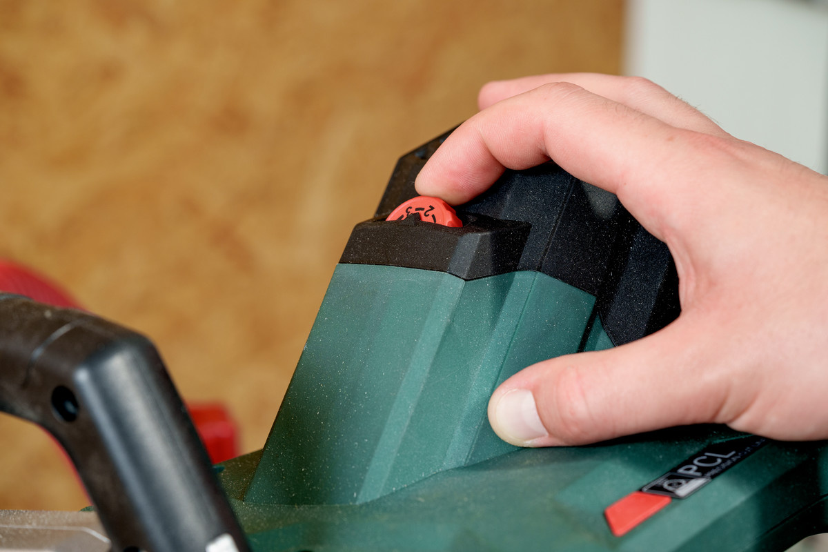 Metabo KGSV 216 MC PIła ukośna kapówka ukośnica 1500 W