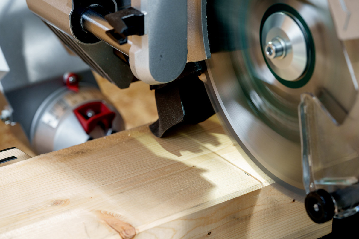 Metabo KGSV 216 MC PIła ukośna kapówka ukośnica 1500 W