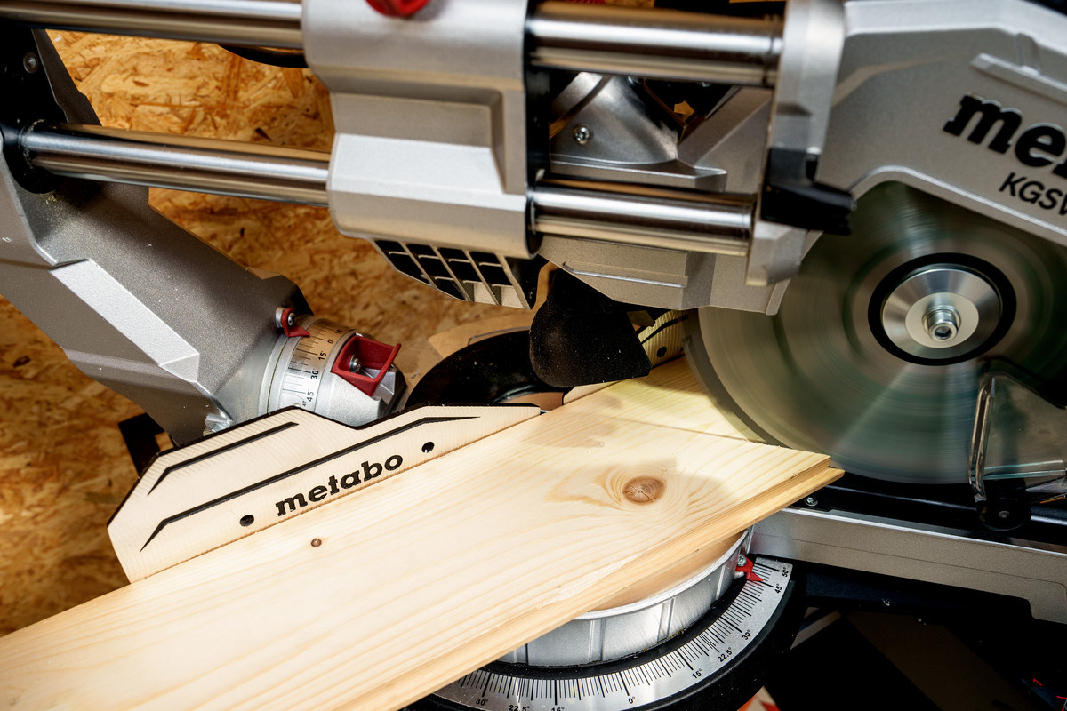Metabo KGSV 216 MC PIła ukośna kapówka ukośnica 1500 W